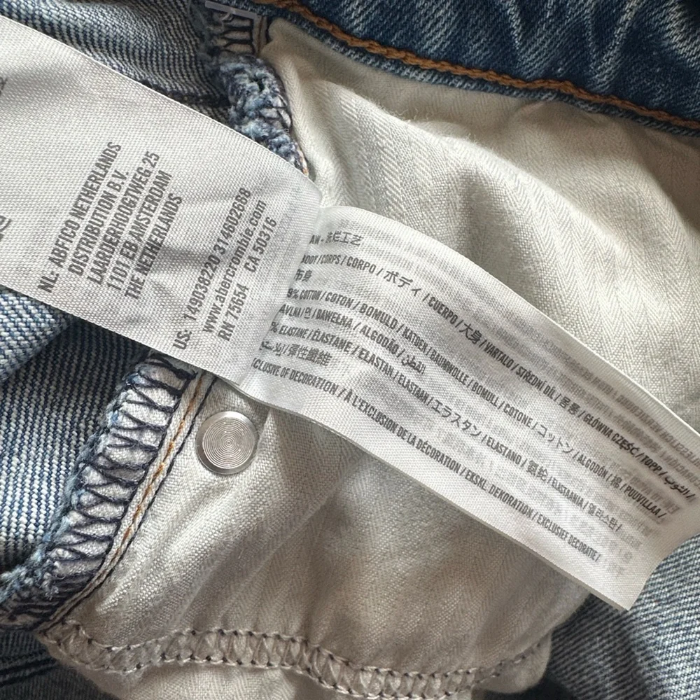 Abercrombie and Fitch the 90s Baggy Shorts Low Rise Medium Wash Denim 22